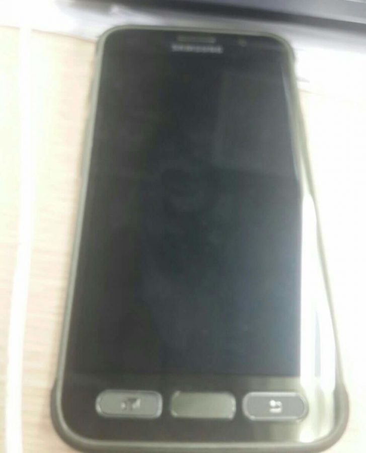 Фото Samsung Galaxy S7 Active: вид спереди