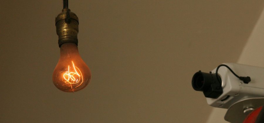 Самая старая лампа накаливания, которой более 100 лет. Таких "долгоиграющих" давно уже не делают.