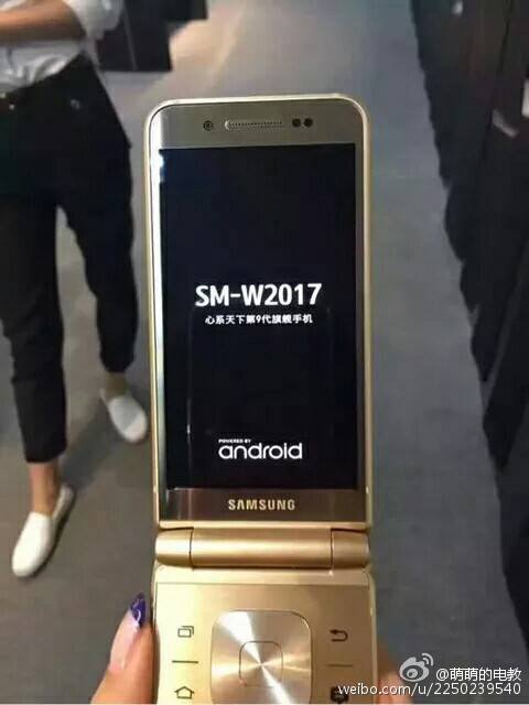 Фото Samsung SM W2017