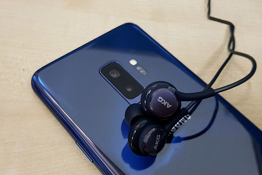 Galaxy-S9-headphones.jpg